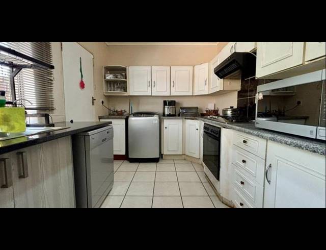 3 BEDROOM HOUSE FOR SALE IN MAYBERRY PARK